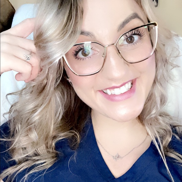 Meet your Posher, Kalli - Picture 2 of 2